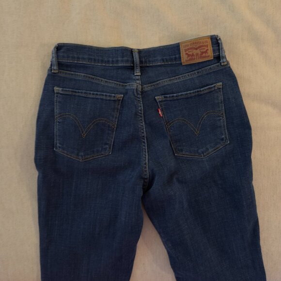 Levi's Classic Bootcut Women's Jeans (Size 28) - Picture 2 of 15